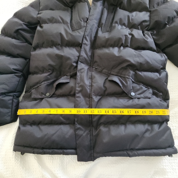 Black Puffer Jacket with Faux Fur Hood and Insulated Design - Picture 4 of 6